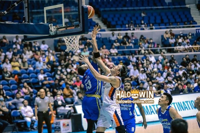 Magnolia Chicken Timplado Hotshots laban sa Meralco Bolts